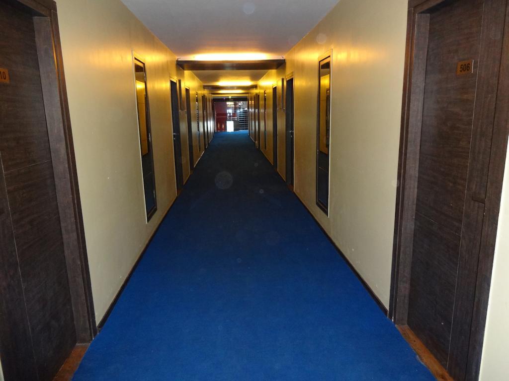 Infiniti Hotel And Spa Indore Exterior foto