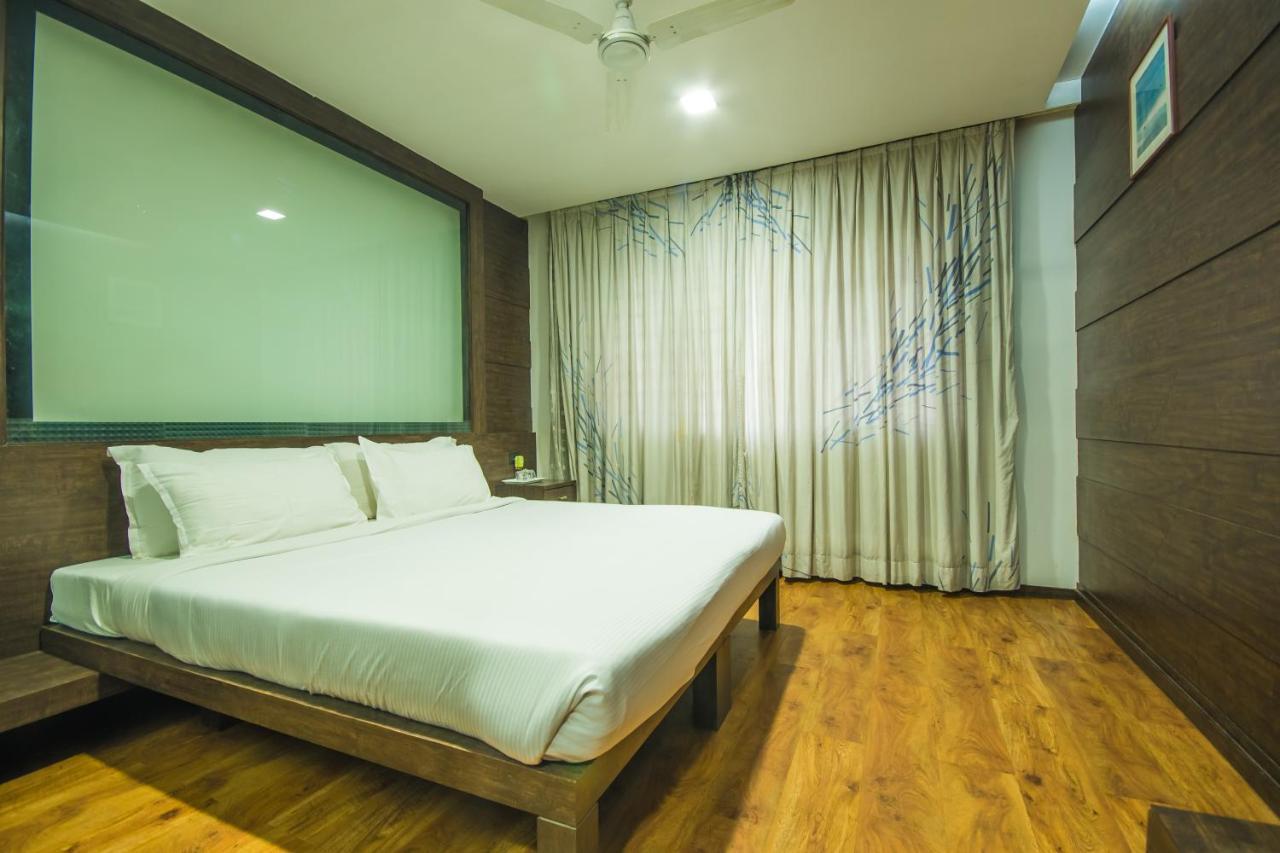 Infiniti Hotel And Spa Indore Exterior foto